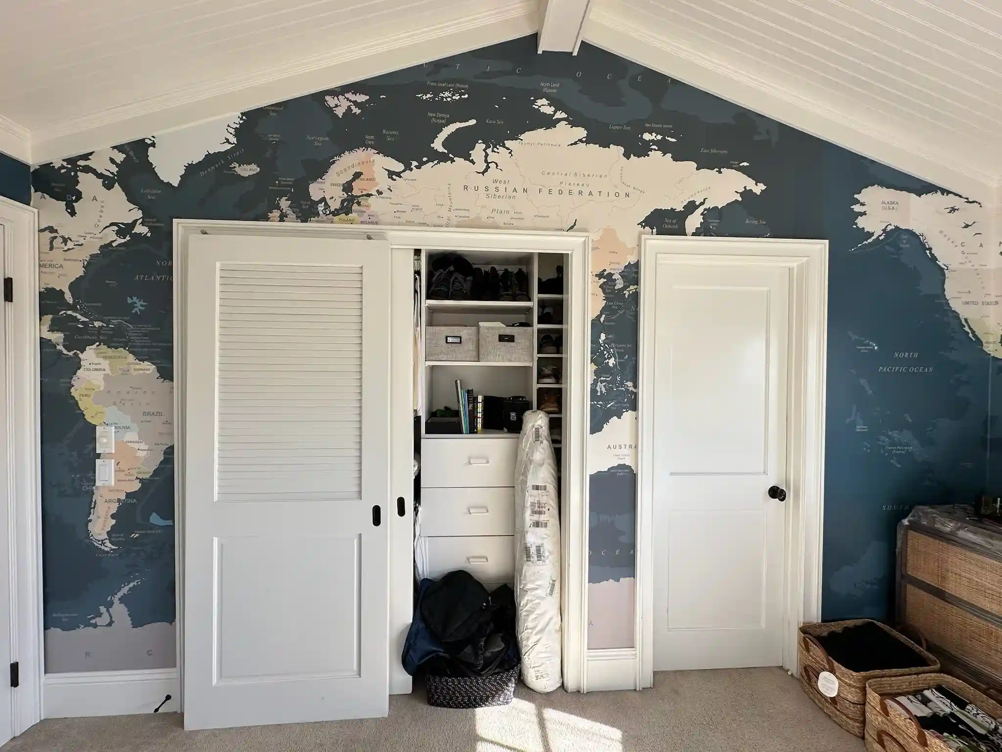 Commercial wallpaper installation DFW